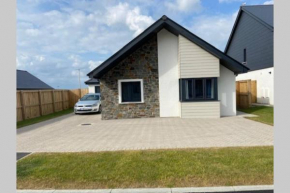 Spacious new 4 BR bungalow in St David's, sleeps 8